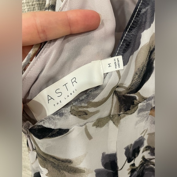 Astr the Label, full length floral print dress in lavender, medium - Picture 5 of 5